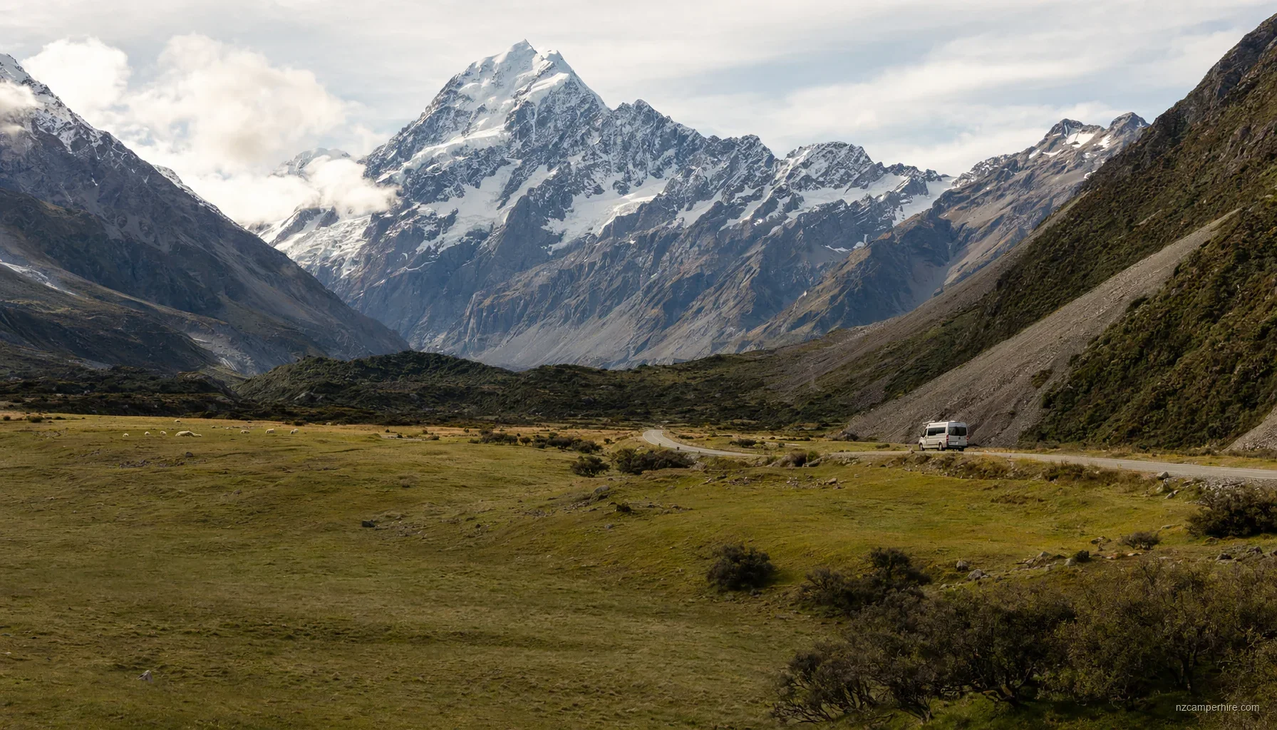 NZ motorhome travel in Mount Cook / Aoraki during September